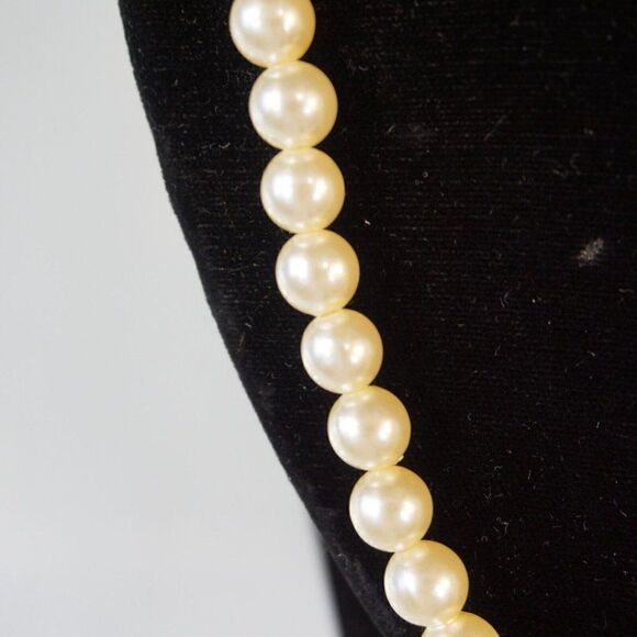 Faux Pearl Choker Necklace Vintage Single Strand Delicate Classy Business - Picture 4 of 6